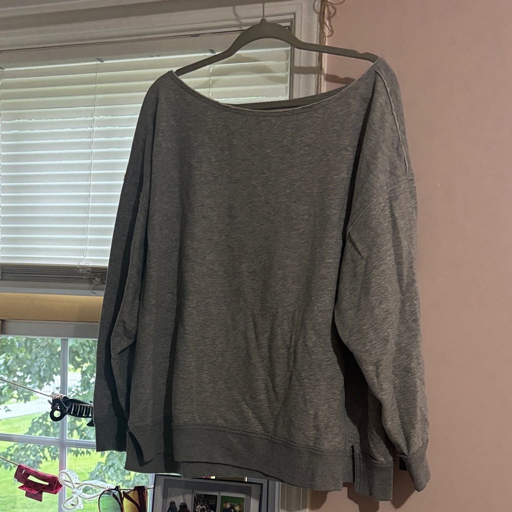 Hollister Off-the-Shoulder Gray Pullover Sweater